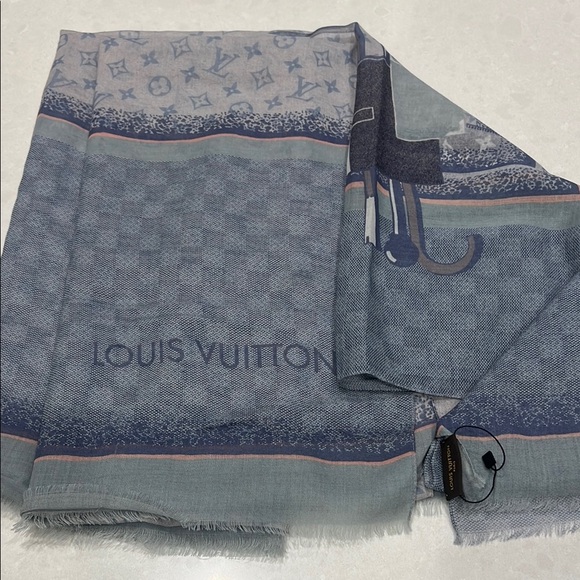 Louis Vuitton Cashmere Blue and Gray Patterned Scarf/Wrap - Picture 14 of 14